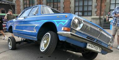 Безумный полет фантазий: самые крутые машины фестиваля «Кастом конвенция-2023»