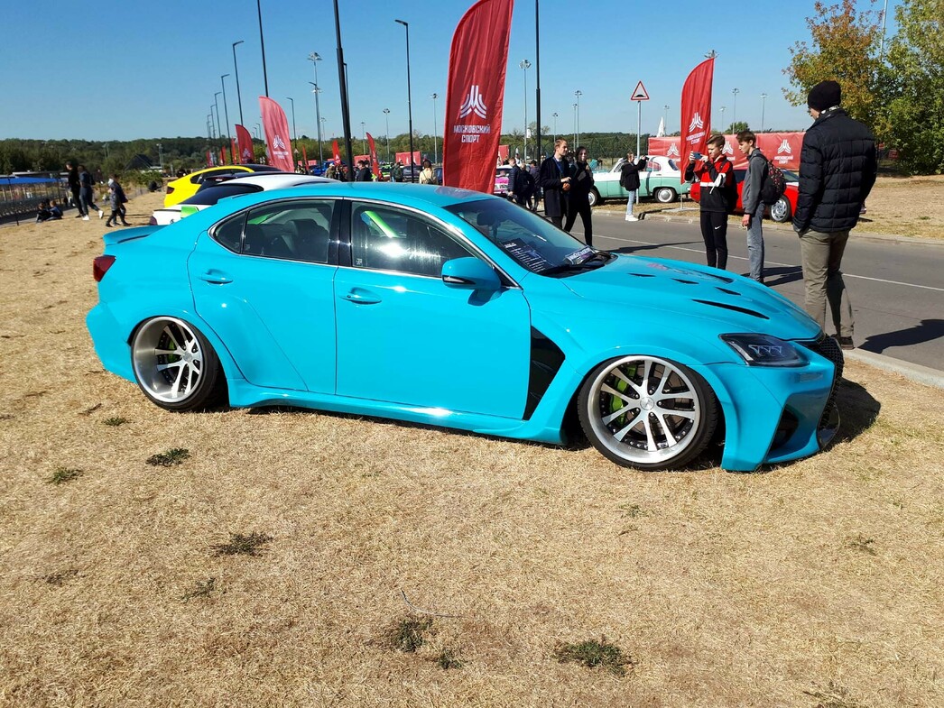 В этом тюнинг-каре с трудом угадывается Lexus. Но это и было главной целью хозяина.