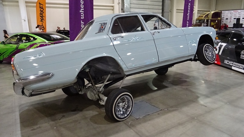 Вот так может «отплясывать» на тюнингованной пневмоподвеске старушка «Волга» ГАЗ-24.