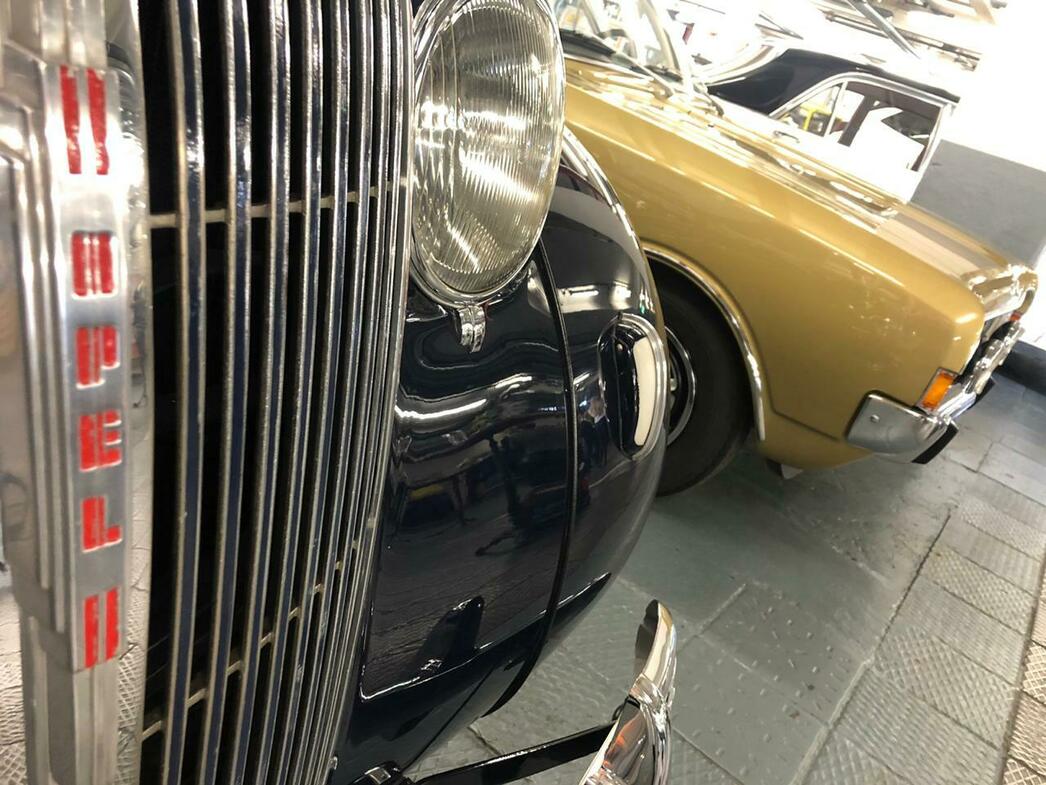 А как вам понравятся «Адмиралы», «Капитаны», «Рекорды», ставшие прообразами наших ГАЗ «Чайка» и «Волга-21»? Кареты, электрокары, авто с реактивными моторами… Чего тут только нет!




