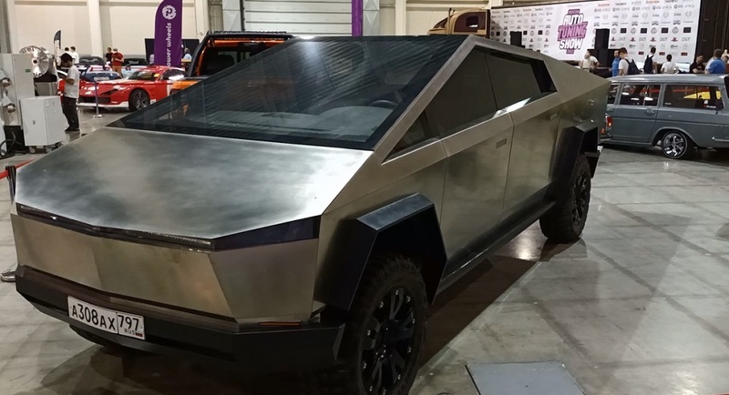 Так выглядит реплика знаменитого электропикапа Tesla от техноблогера Валентина Петухова.