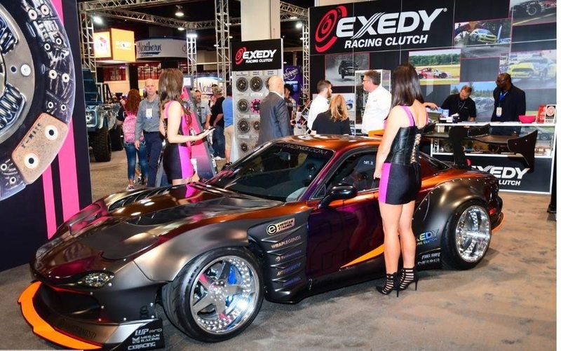 Пока международные автосалоны в борьбе за нравственность теряют посетителей из-за отсутствия на стендах девушек-моделей, в Лас-Вегасе происходит все с точностью наоборот.  

Пожалуй, американская SEMA – единственная автомобильная выставка в мире, где манекенщицы не просто позируют возле прокачанных «тачек», но и делают это практически неглиже. Поэтому, как не трудно догадаться, вы не увидите в этом фоторепортаже машины. Как, впрочем, их особо не увидел никто из гетеросексуальных гостей, посетивших экспозицию.  

