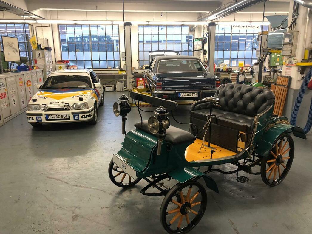 Впрочем, это не единственные автомобили «Опель», которые заинтересуют нашего брата. Обозреватель Вячеслав Василенко посетил уникальную экспозицию Opel в Рюссельсхайме, и готов поделиться впечатлениями.