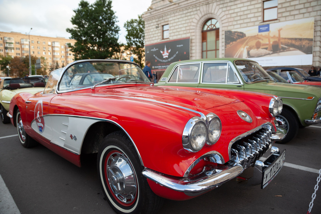 
Разгадывание непростой легенды по дорожной книге, сдобренной фотографиями Москвы 70-х в качестве ориентиров, вечернее время плюс сложная организация движения на улицах превратили соревнование в зубодробительный квест. 