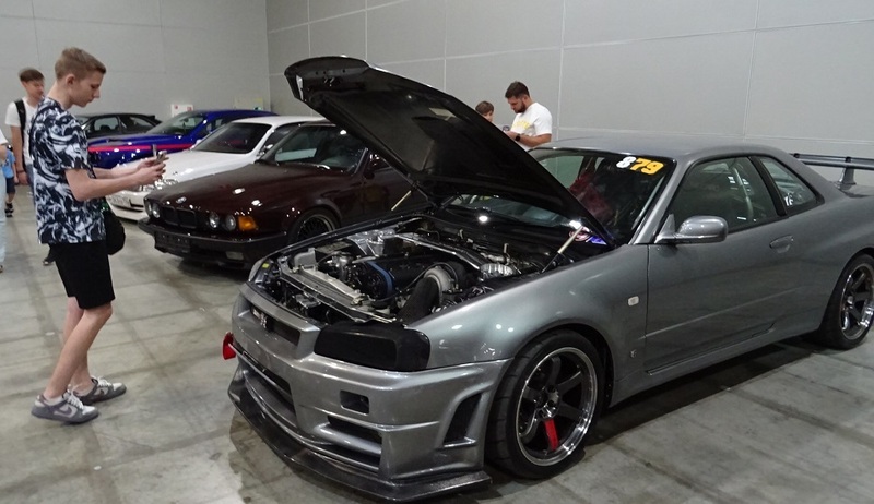 Полностью тюнингованный по всем основным системам Nissan Skyline GTR.  Мощность двигателя спорткара – под 1000 лошадей.