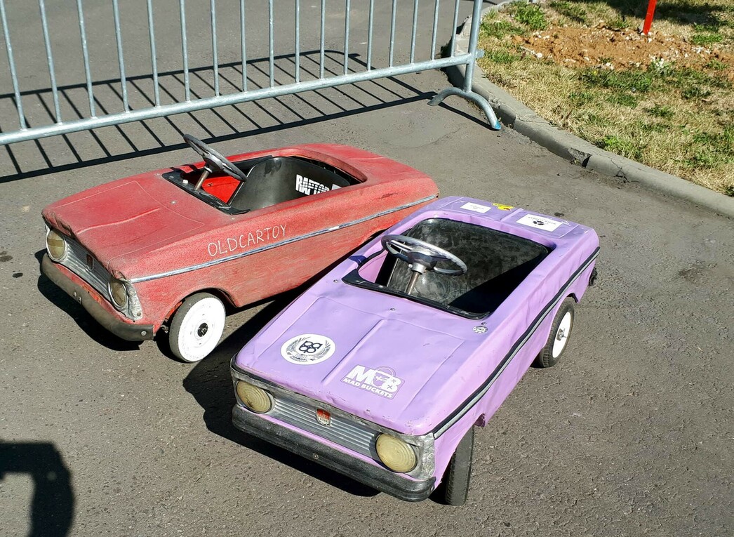 Мечта советского ребенка – педальный автомобиль “Москвич”. У нынешних детей он также пользуется популярностью.