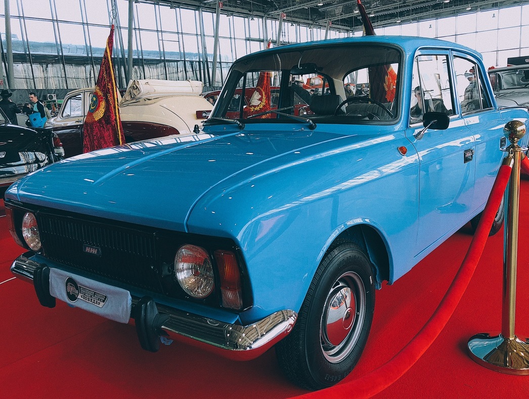 В минувшие выходные в московском парке "Сокольники" состоялась 27-я "Олдтаймер-галерея" – ежегодная выставка классических автомобилей. Посетители мероприятия могли полюбоваться уникальными отечественными и зарубежными ретро-машинами: «Москвичами», «Кадиллаками», «Бьюиками» и другими авто. 