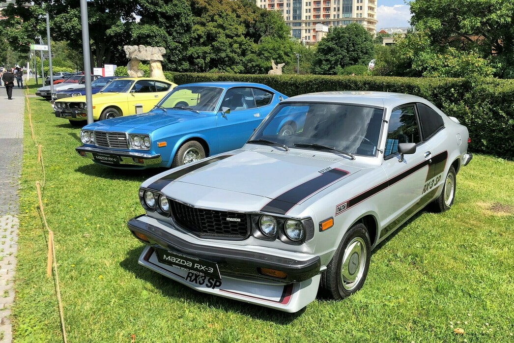 В минувшие выходные не только выпускники гуляли на полную катушку — было чем себя как следует развлечь и любителям красивых автомобилей. 