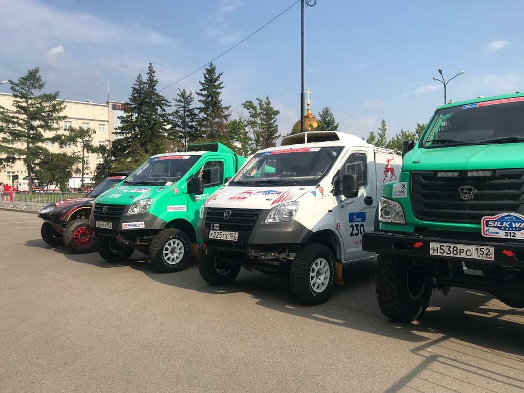 Наши "Газели" теперь тоже невероятно быстрые. Поменяли кинематику подвесок. Повысили жесткость рам. Теперь управляются как легковушки. 