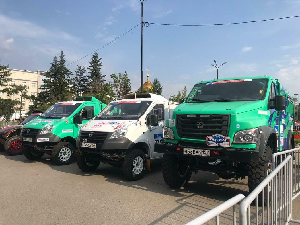 Четко идёт за рулем. Хоть на кольцо выпускай. Кинематика подвесок "Газели" отныне позволяет теперь ехать с большей скоростью, а главное дальше и выше прыгать.