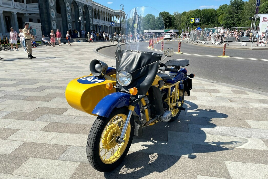 Столичный Дептранс с размахом отметил Всемирный день мотоциклиста, организовав в парке Северного речного вокзала большую тематическую выставку и массу активностей.