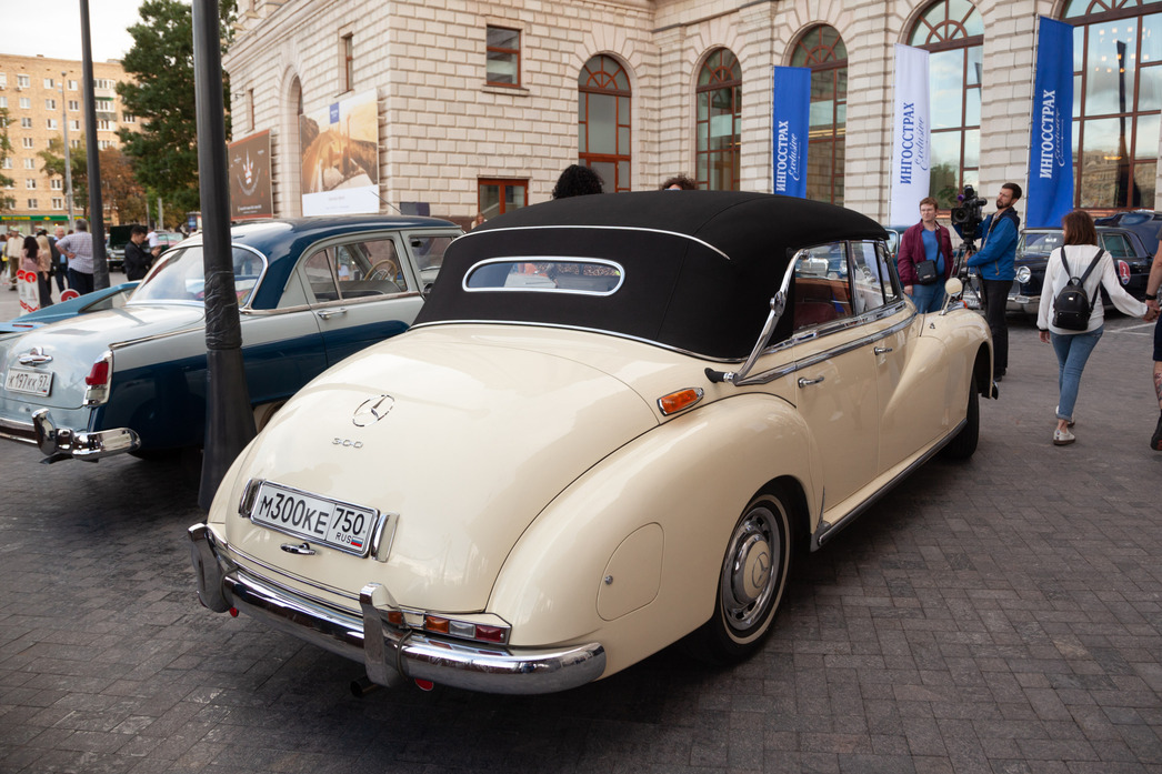 Прогулять свои раритеты, посоревноваться в зоркости и пунктуальности, - вот, что привлекает участников на подобные любительские гонки.