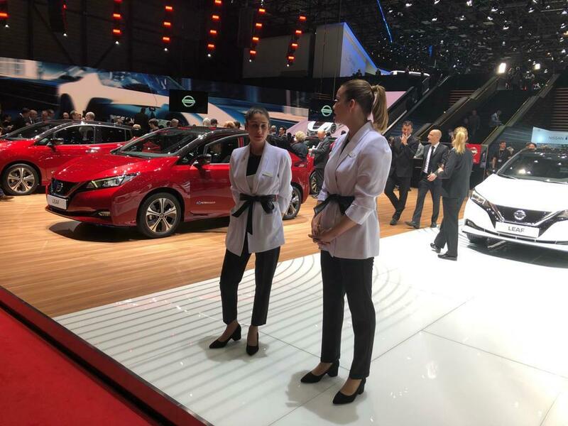 И сегодня уже далеко не у каждой новинки автопрома встретишь обворожительную женскую улыбку. 