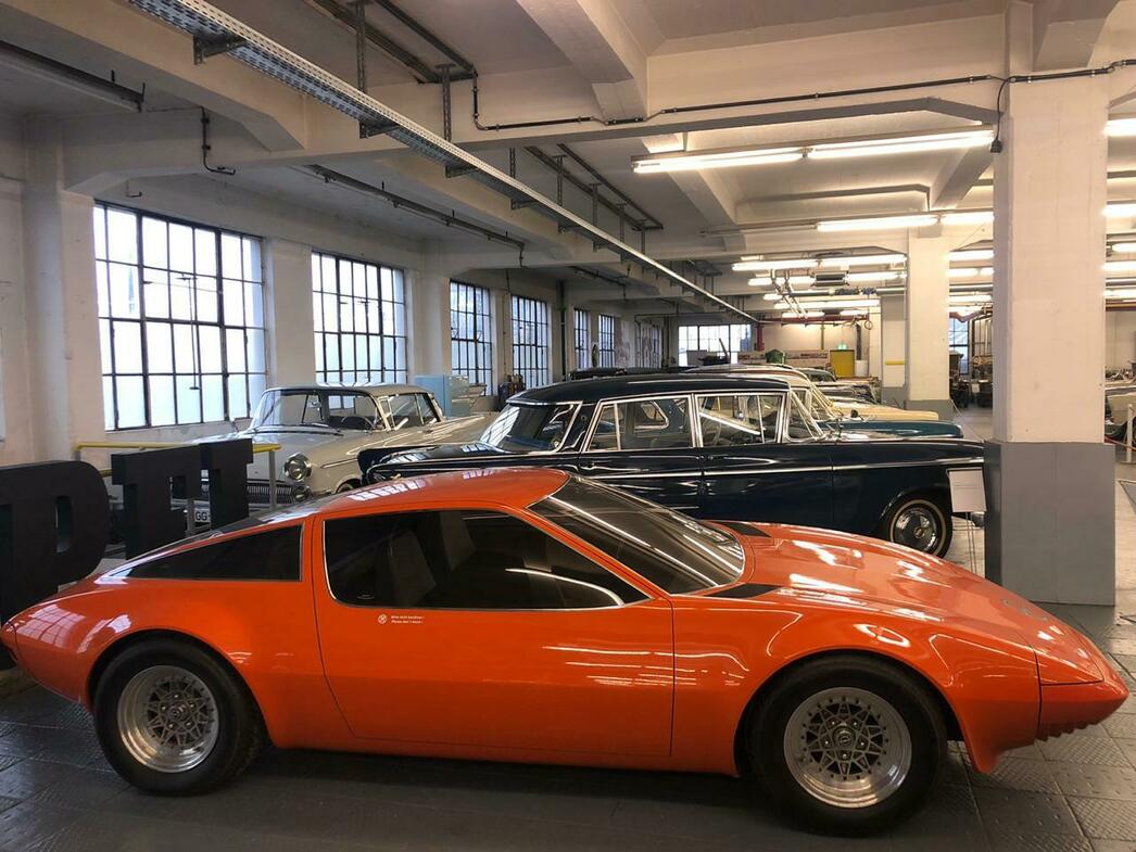 Эксклюзивная коллекция включает в себя целую россыпь моделей с более, чем вековой историей, а также смелые концепты и плоды совместного творчества. Например, с компанией Lotus. 
