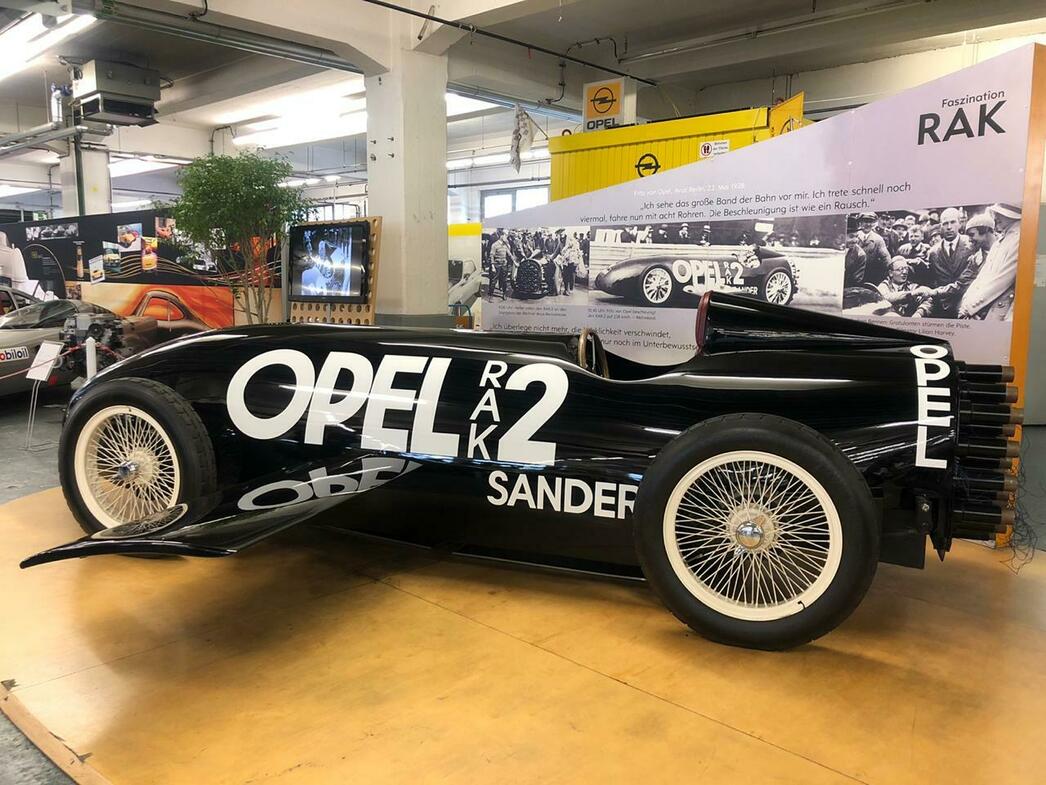 Впрочем, смотрите сами. Ведь только и остается, что лицезреть на эти прелести железных форм – даже при большом желаниии опробовать их в деле, увы, не получится.