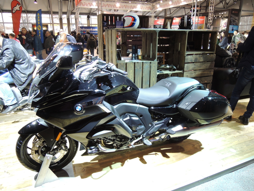 А посему, в прошлый уикэнд балом правила неожиданно вновь вернувшаяся мода на мотоциклы с колясками или, если говорить на мотосленге, «колясычи».