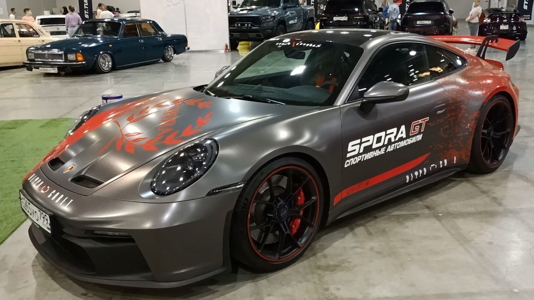 Казалось бы, это тюнингованная машина… Но, оказывается, это вроде как серийный Porsche GT3.