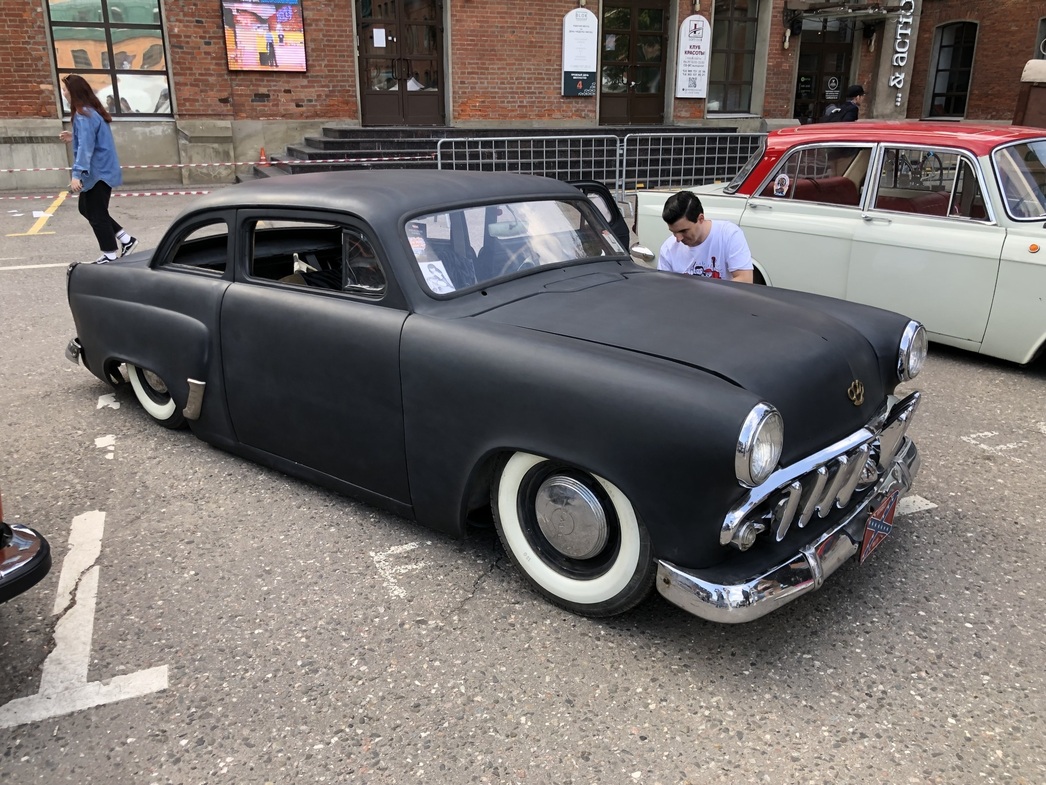 ​Пожалуй, одно из самых интересных и увлекательных мероприятий каждого московского лета — фестиваль «Кастом конвенция», собирающая всех фанатов «моторной» темы от мала до велика.