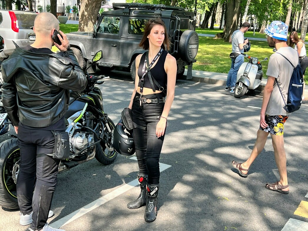 Ну и, разумеется, полюбоваться очаровательными байкершами. Хотя и их на этом празднике было немного.