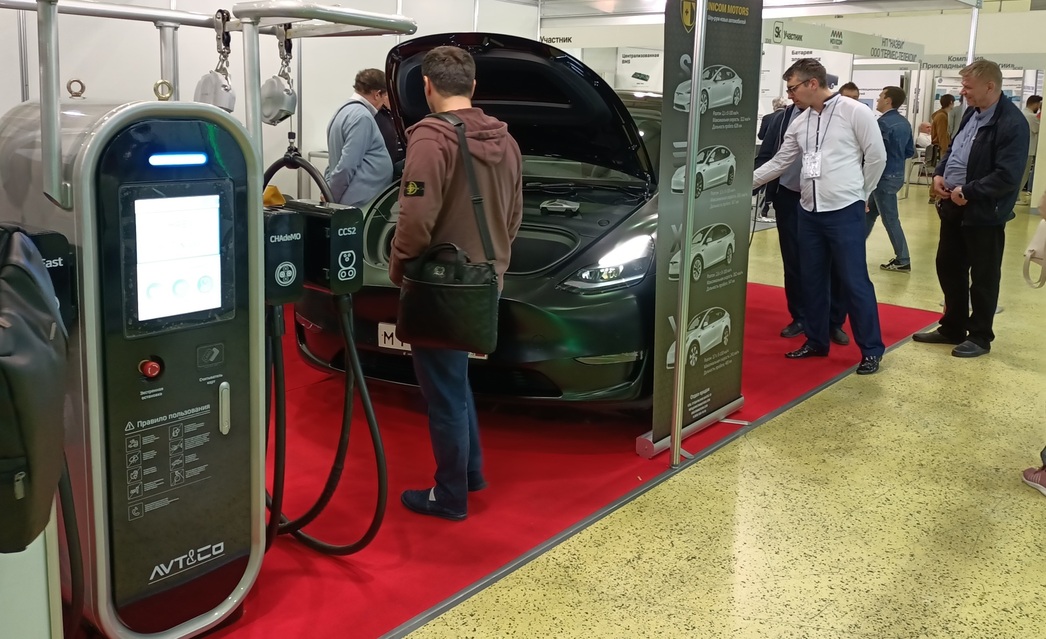 В столичном Экспоцентре  на Красной Пресне завершилась ежегодная международная выставка RENWEX, основными тематическими направлениями которой стали возобновляемая энергетика и электротранспорт. Экспозицию этого форума посетил корреспондент «АвтоВзгляда». Листаем - наслаждаемся... 