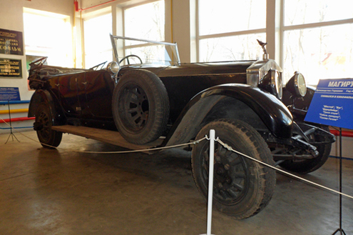 Самый натуральный Ролл-Ройс 1913 года выпуска. Кстати, купить такой в свое время можно было лишь получив соответствующее разрешение королевской семьи.