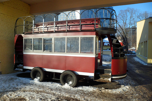 Настоящая конка, правда, уже адаптированная для съемок.