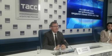 Страховщики объяснили, почему они все больше зарабатывают на ОСАГО