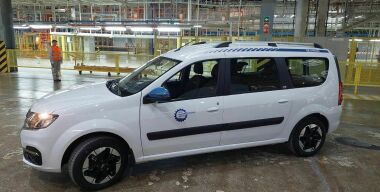 В Ижевске приступили к сборке электрического LADA Largus