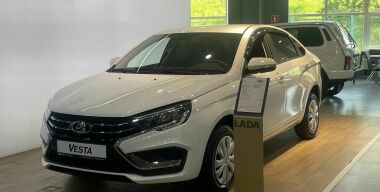 LADA Vesta вернулась в ТОП−3 самых продаваемых автомобилей в России