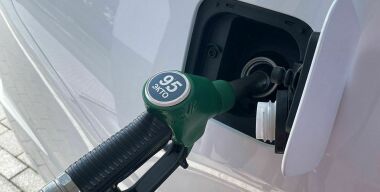 Правительству предложили зафиксировать стоимость топлива на АЗС