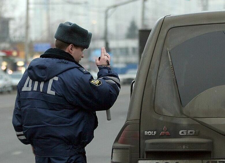 В каких случаях гаишники действительно могут применять оружие в отношении водителей