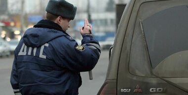 В каких случаях гаишники действительно могут применять оружие в отношении водителей