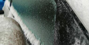 Как быстро очистить машину от последствий ледяного дождя