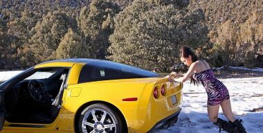 Фото: carstuckgirls