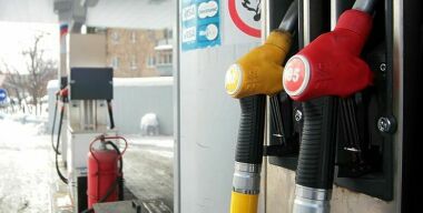 Цены на автозаправках взлетели вверх, но не для всех