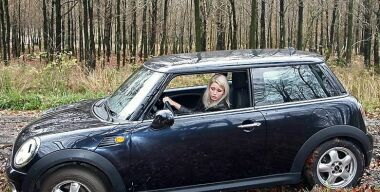 Фото: carstuckgirls