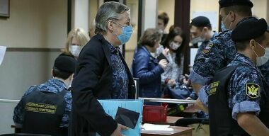 «Пьяного авариийщика» Михаила Ефремова трясут в колонии на деньги