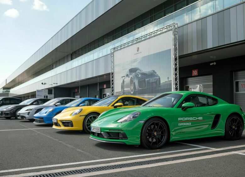 Российские дилеры Porsche похвастались отсутствием дефицита автомобилей и запчастей