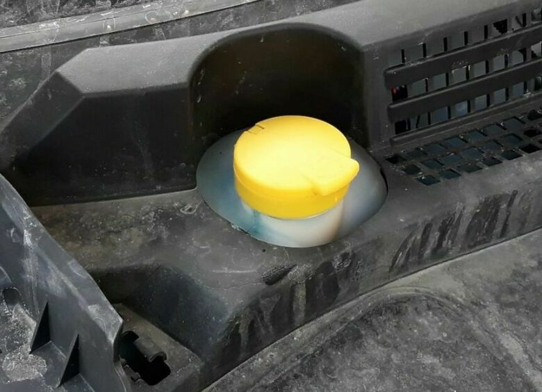 Изображение Зачем ушлые автовладельцы держат в машине средство для чистки кафеля