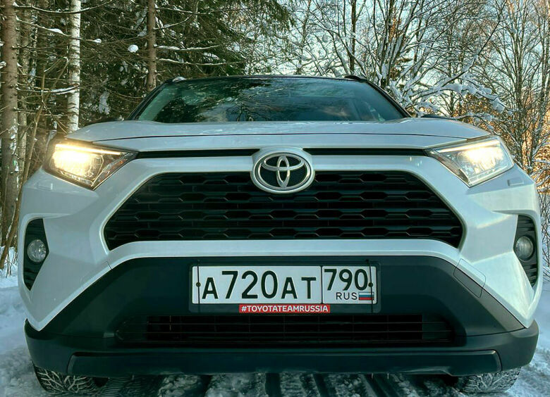 Изображение Гребет, как проклятый: зимний тест-драйв Toyota RAV4 пятого поколения
