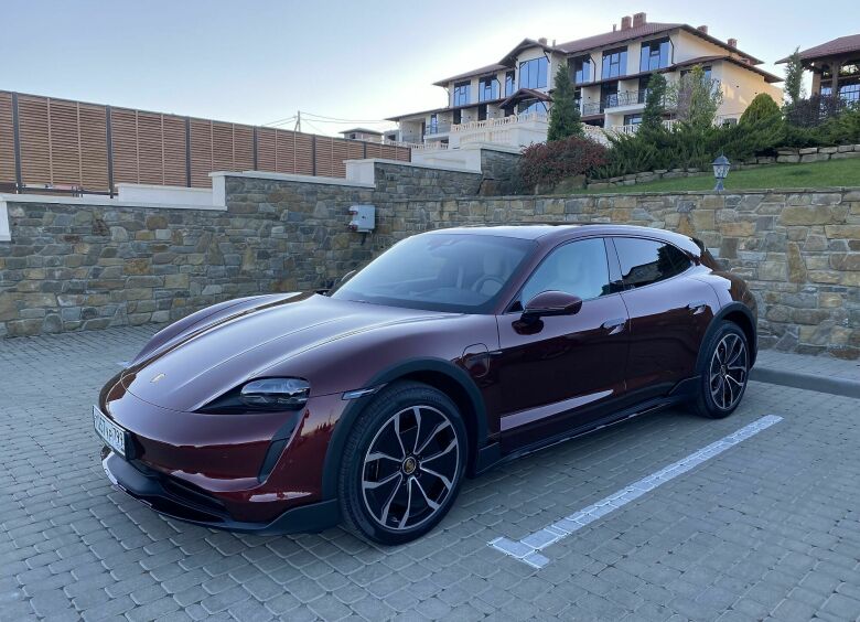Изображение В России стартовали «живые» продажи нового Porsche Taycan Cross Turismo