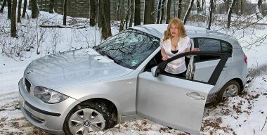 Фото: carstuckgirls