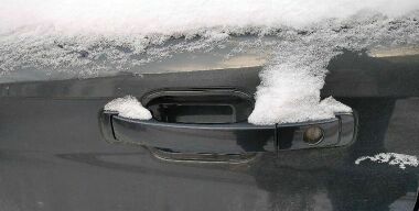 Обязательные процедуры обслуживания автомобильных замков и уплотнителей дверей перед зимой