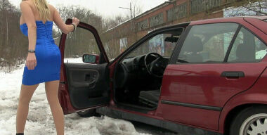 Фото: carstuckgirls