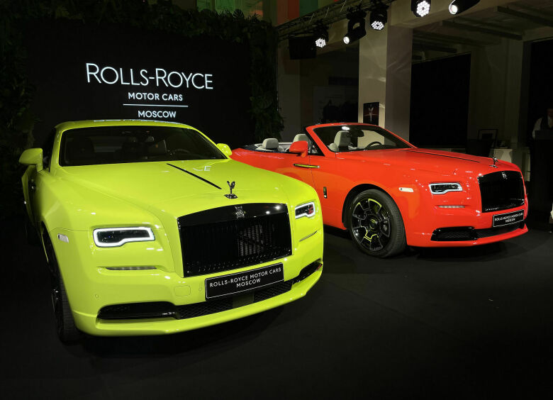 Лягушка, бабочка и цветок: в Россию приехали неоновые автомобили Rolls-Royce