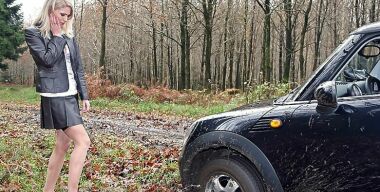 Фото: carstuckgirls