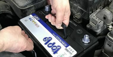 Что надо обязательно сделать при замене аккумулятора в автомобиле