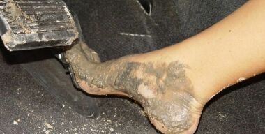 Фото: carstuckgirls