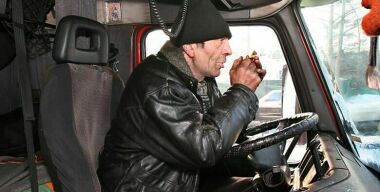 Дальнобойщиков начали штрафовать за проезд через населенные пункты