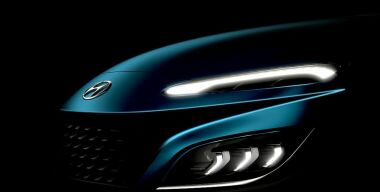 Hyundai показал тизеры рестайлингового кроссовера Kona